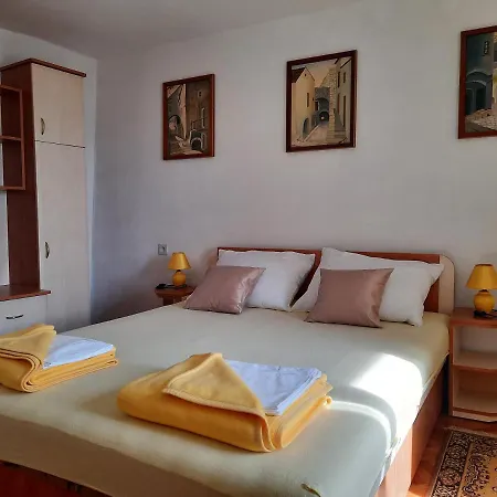 Romantic Coastal House In Old Town Of Nyaraló